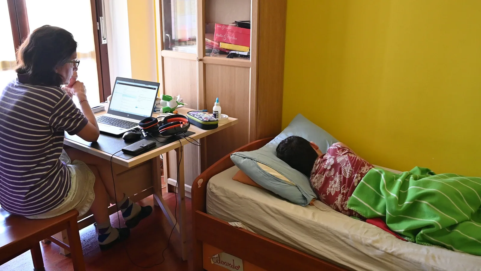 How To Make A Small Bedroom Feel Less Crowded cover image